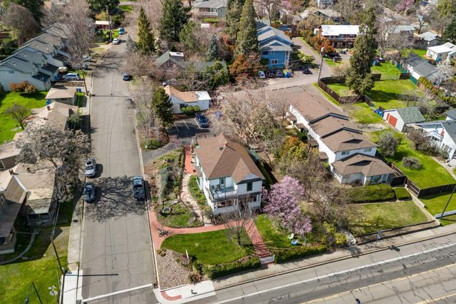 451 N Main Street, Ashland, OR 97520