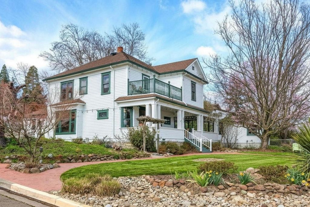 451 N Main Street, Ashland, OR 97520