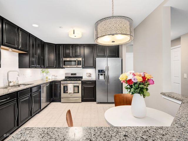 855 E 22nd Street 102, Lombard, IL 60148