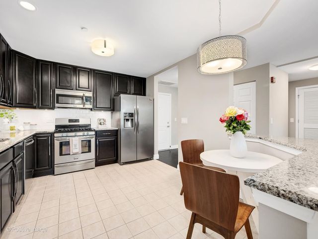 855 E 22nd Street 102, Lombard, IL 60148