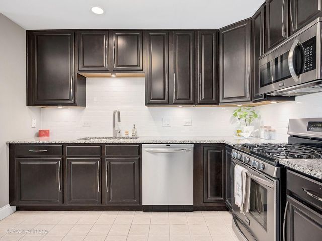 855 E 22nd Street 102, Lombard, IL 60148