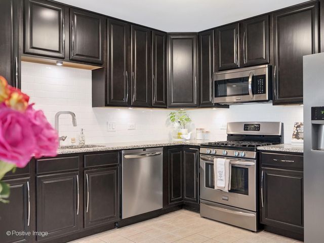 855 E 22nd Street 102, Lombard, IL 60148