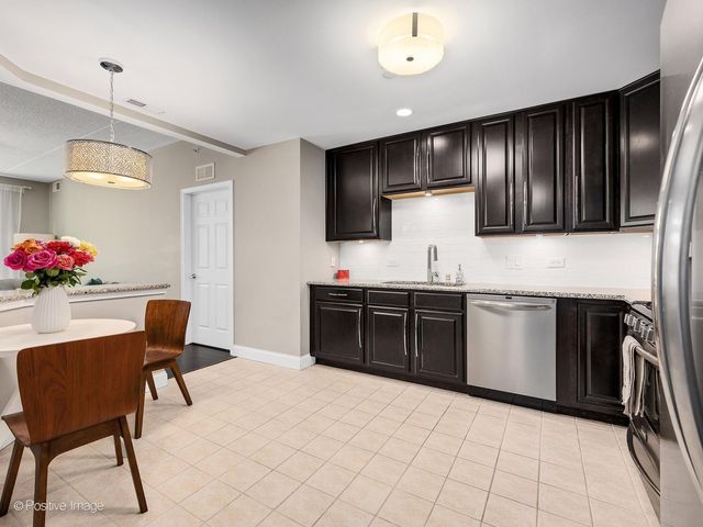 855 E 22nd Street 102, Lombard, IL 60148