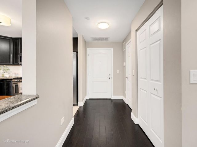 855 E 22nd Street 102, Lombard, IL 60148