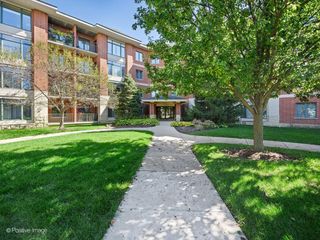 855 E 22nd Street 102, Lombard, IL 60148