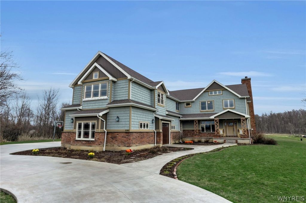 5747 Strickler Road, Clarence, NY 14031