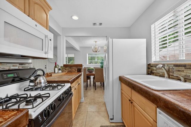 7641 Twin Oaks Ave, Citrus Heights, CA 95610