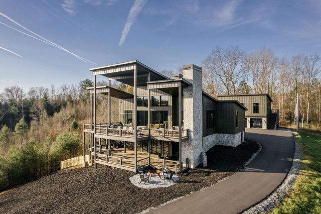 156 Coles Crossing Road, Mineral Bluff, GA 30559