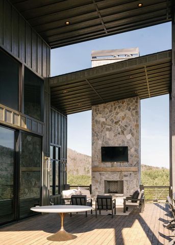 156 Coles Crossing Road, Mineral Bluff, GA 30559