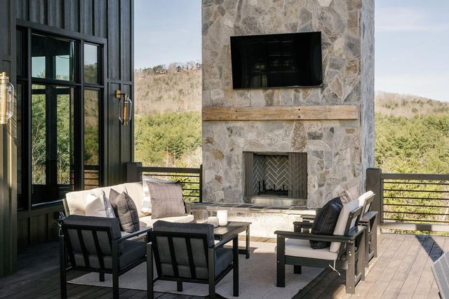 156 Coles Crossing Road, Mineral Bluff, GA 30559