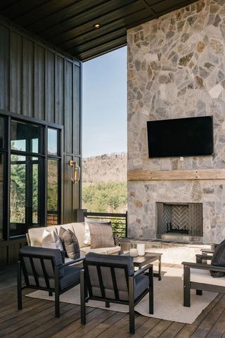 156 Coles Crossing Road, Mineral Bluff, GA 30559