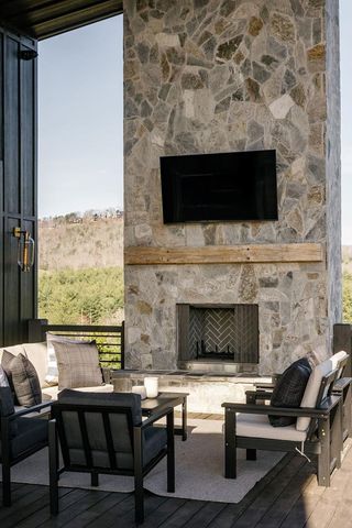 156 Coles Crossing Road, Mineral Bluff, GA 30559