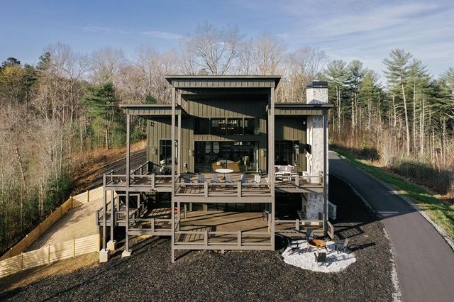 156 Coles Crossing Road, Mineral Bluff, GA 30559