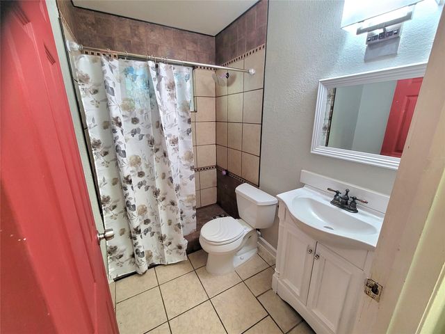 1410 Valleyridge DR A, Austin, TX 78704