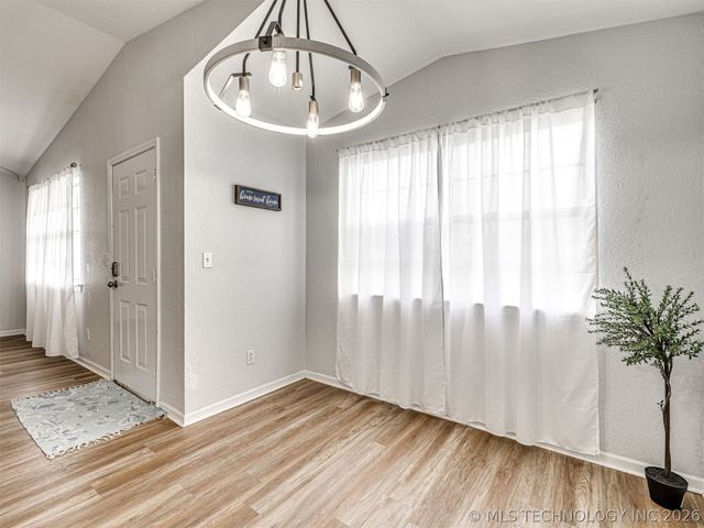 17 W Ross Avenue W, Sapulpa, OK 74066