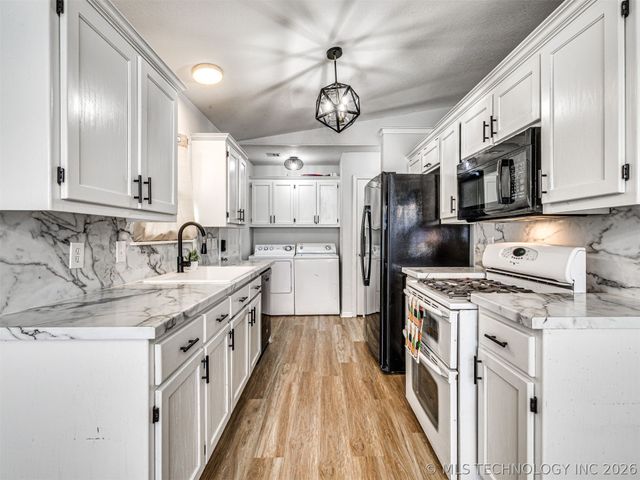 17 W Ross Avenue W, Sapulpa, OK 74066