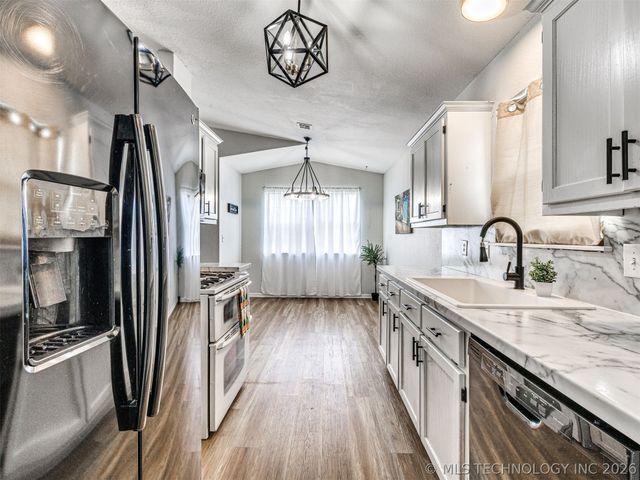 17 W Ross Avenue W, Sapulpa, OK 74066