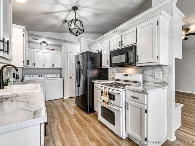 17 W Ross Avenue W, Sapulpa, OK 74066