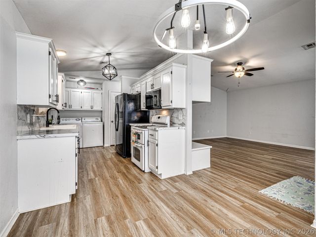 17 W Ross Avenue W, Sapulpa, OK 74066