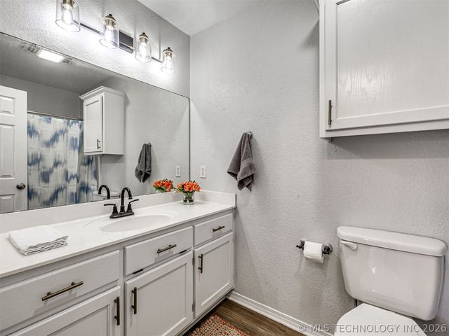17 W Ross Avenue W, Sapulpa, OK 74066