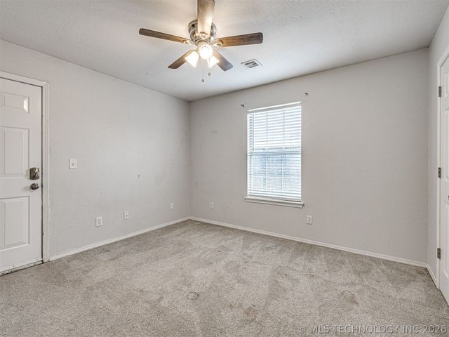 17 W Ross Avenue W, Sapulpa, OK 74066
