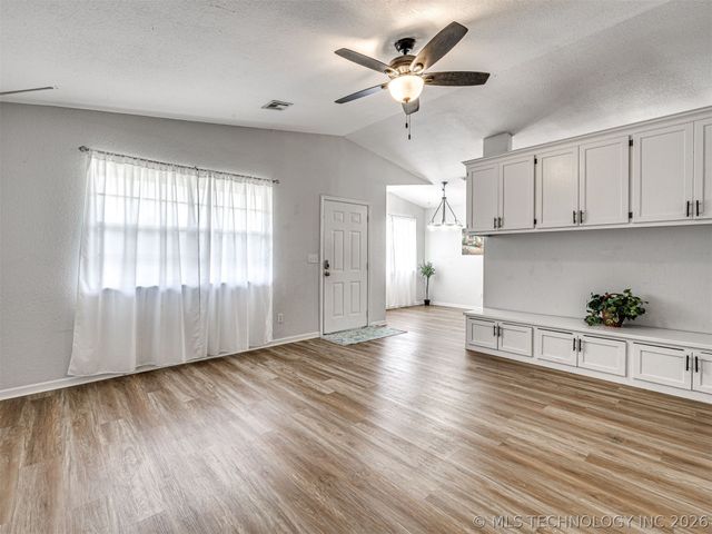 17 W Ross Avenue W, Sapulpa, OK 74066
