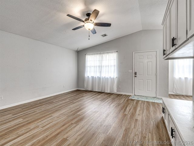 17 W Ross Avenue W, Sapulpa, OK 74066