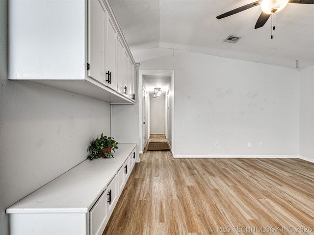 17 W Ross Avenue W, Sapulpa, OK 74066