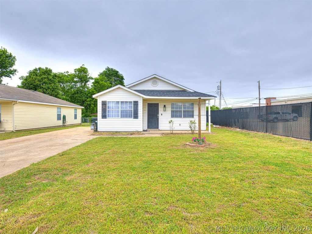 17 W Ross Avenue W, Sapulpa, OK 74066