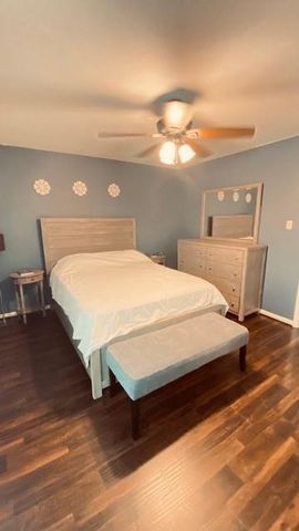 1831 Sherwood Forest Street 28, Houston, TX 77043