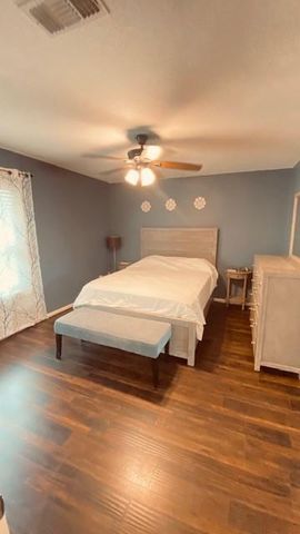1831 Sherwood Forest Street 28, Houston, TX 77043