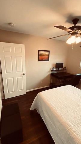 1831 Sherwood Forest Street 28, Houston, TX 77043