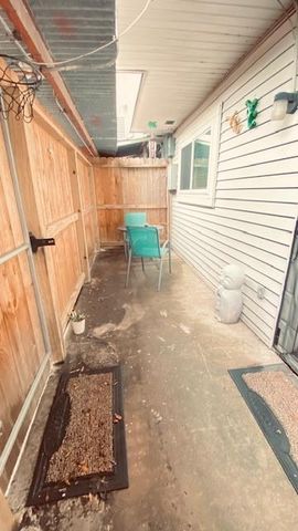 1831 Sherwood Forest Street 28, Houston, TX 77043