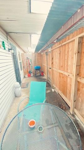 1831 Sherwood Forest Street 28, Houston, TX 77043