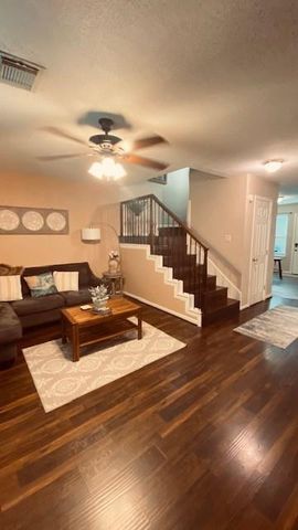 1831 Sherwood Forest Street 28, Houston, TX 77043