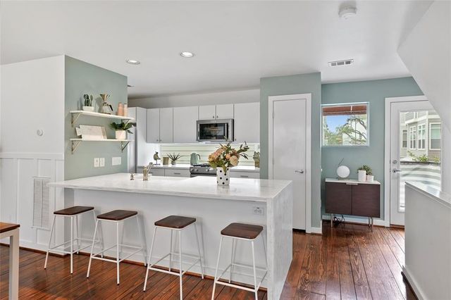 6140 Grand Boulevard, Houston, TX 77021