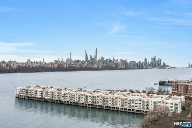 118 The Promenade, Edgewater, NJ 07020