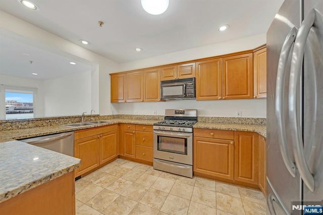 118 The Promenade, Edgewater, NJ 07020