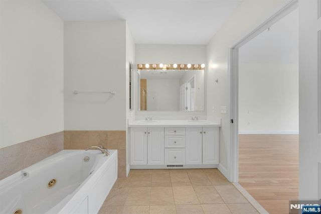 118 The Promenade, Edgewater, NJ 07020