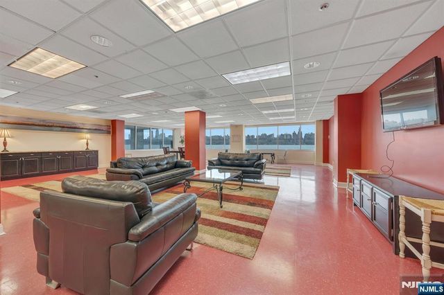 118 The Promenade, Edgewater, NJ 07020