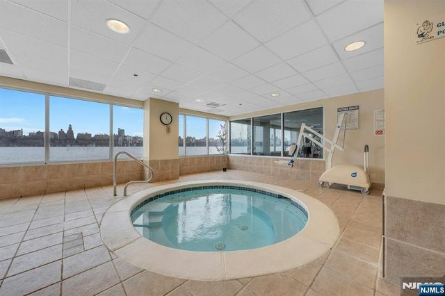 118 The Promenade, Edgewater, NJ 07020