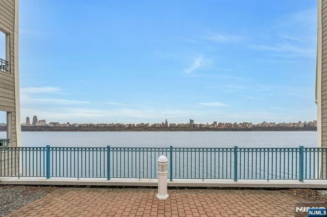 118 The Promenade, Edgewater, NJ 07020