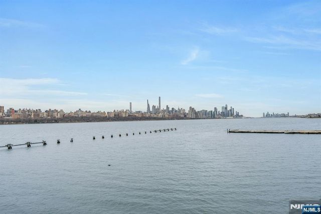 118 The Promenade, Edgewater, NJ 07020