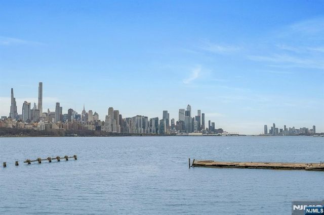 118 The Promenade, Edgewater, NJ 07020