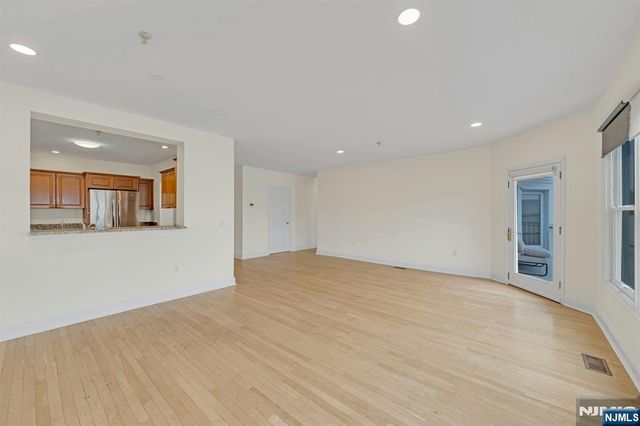 118 The Promenade, Edgewater, NJ 07020