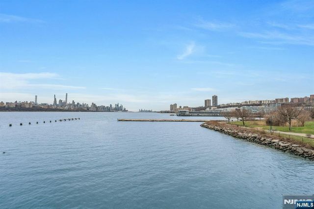 118 The Promenade, Edgewater, NJ 07020