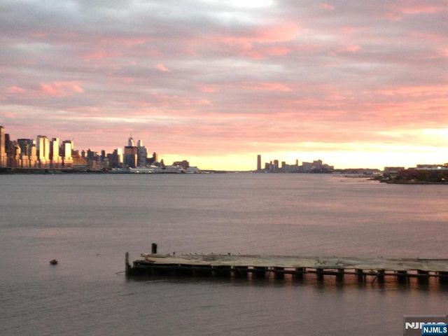 118 The Promenade, Edgewater, NJ 07020