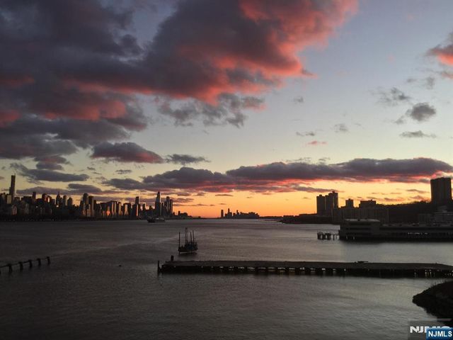 118 The Promenade, Edgewater, NJ 07020