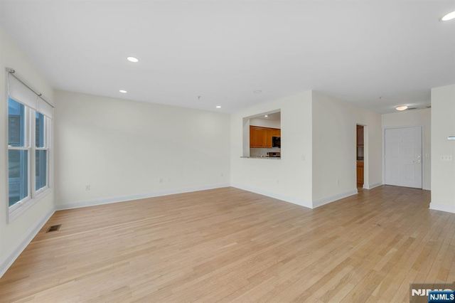 118 The Promenade, Edgewater, NJ 07020