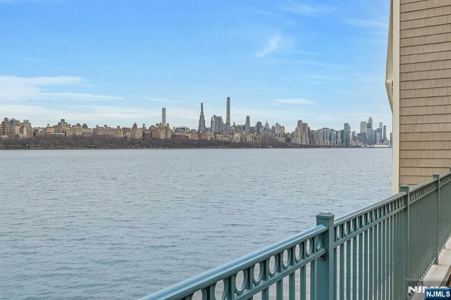 118 The Promenade, Edgewater, NJ 07020